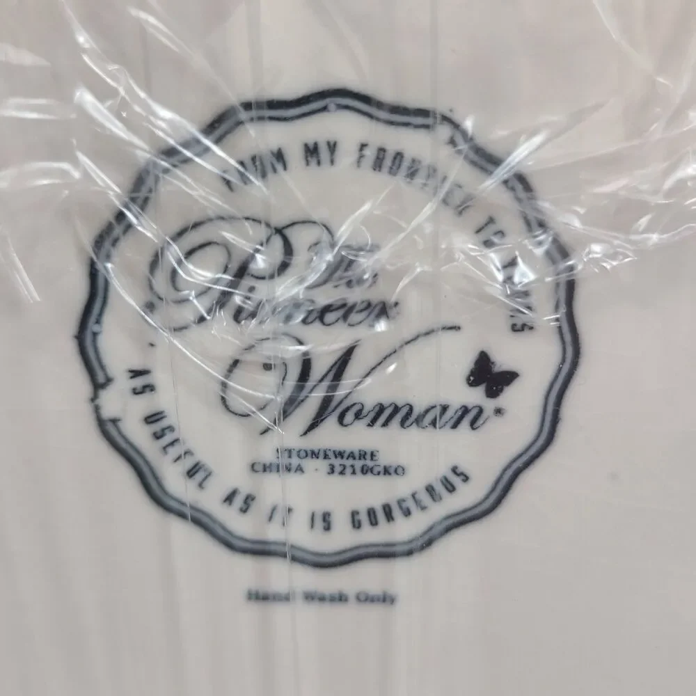 NIB Pioneer Woman Toni Stoneware Embossed Linen Covered Butter Dish